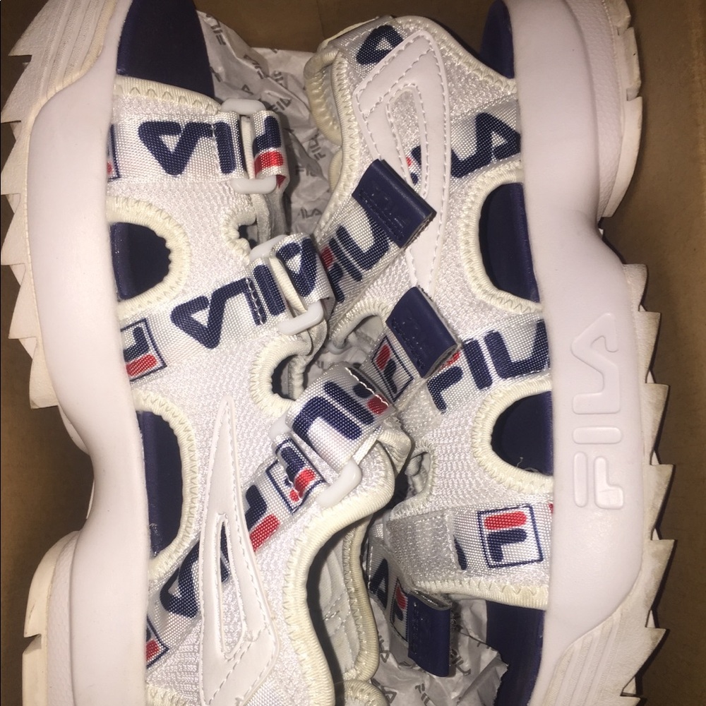 Fila slides . ⚪️
